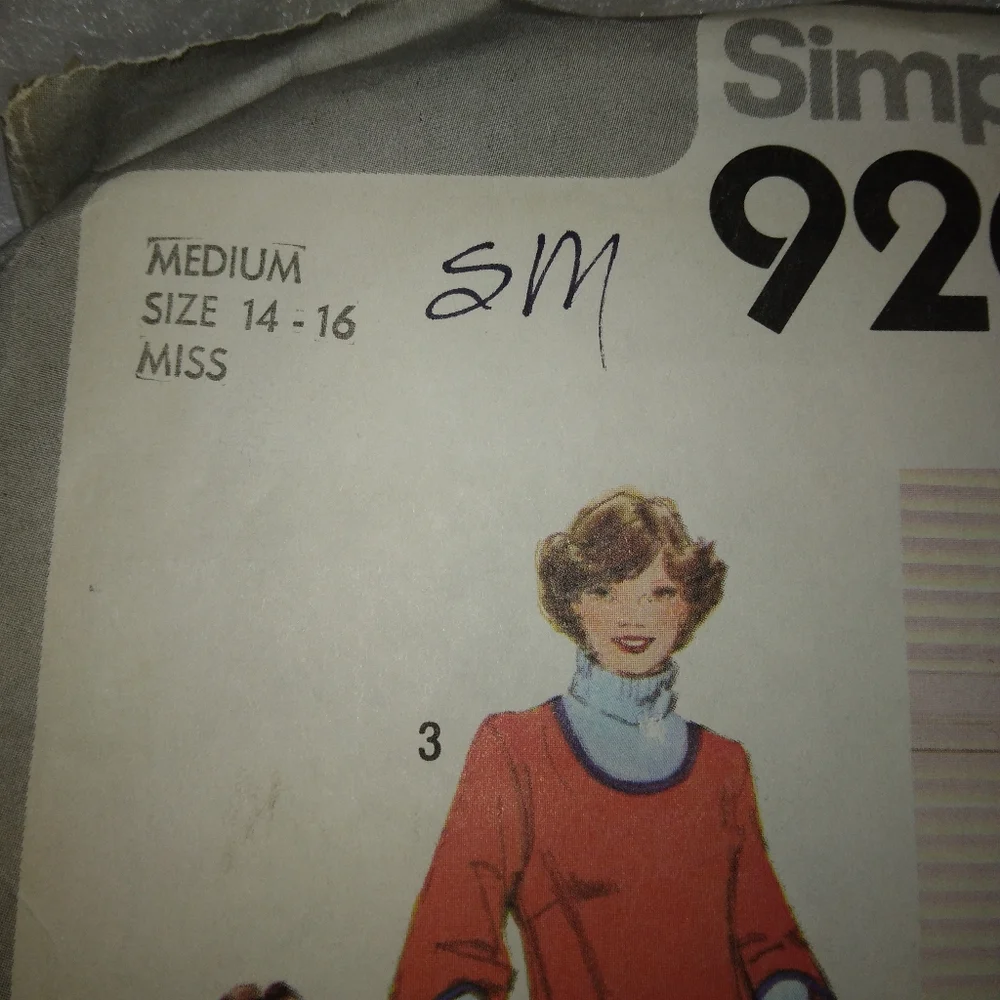 Simplicity 9209, 1970s Vintage  Apron Collection, size medium (14-16)